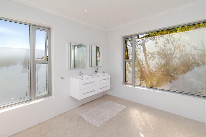 4 Bedroom Property for Sale in Crofters Valley Western Cape